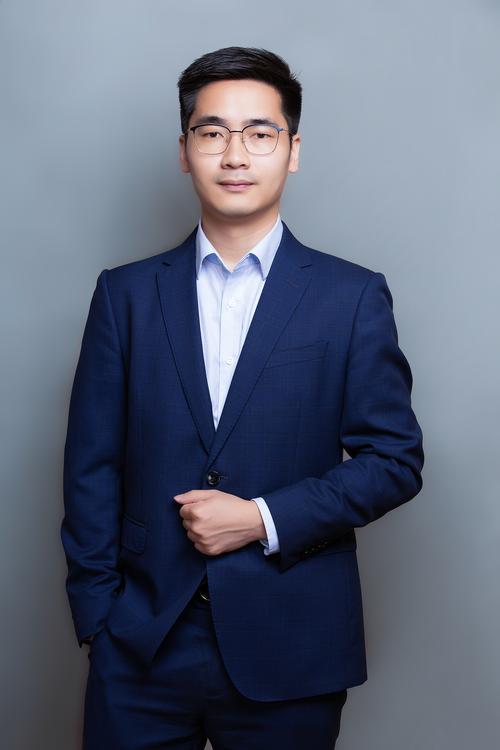 廉东晓 视觉与舞美负责人