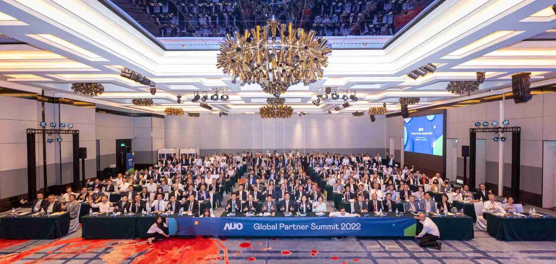 友達推動「安心、、、、創新、、、、用心、、、同心、、、、盡心」五星職旅，，，為菲籍員工打造全方位照護，，，，首度贏得「人權實踐與發展領袖獎」殊榮