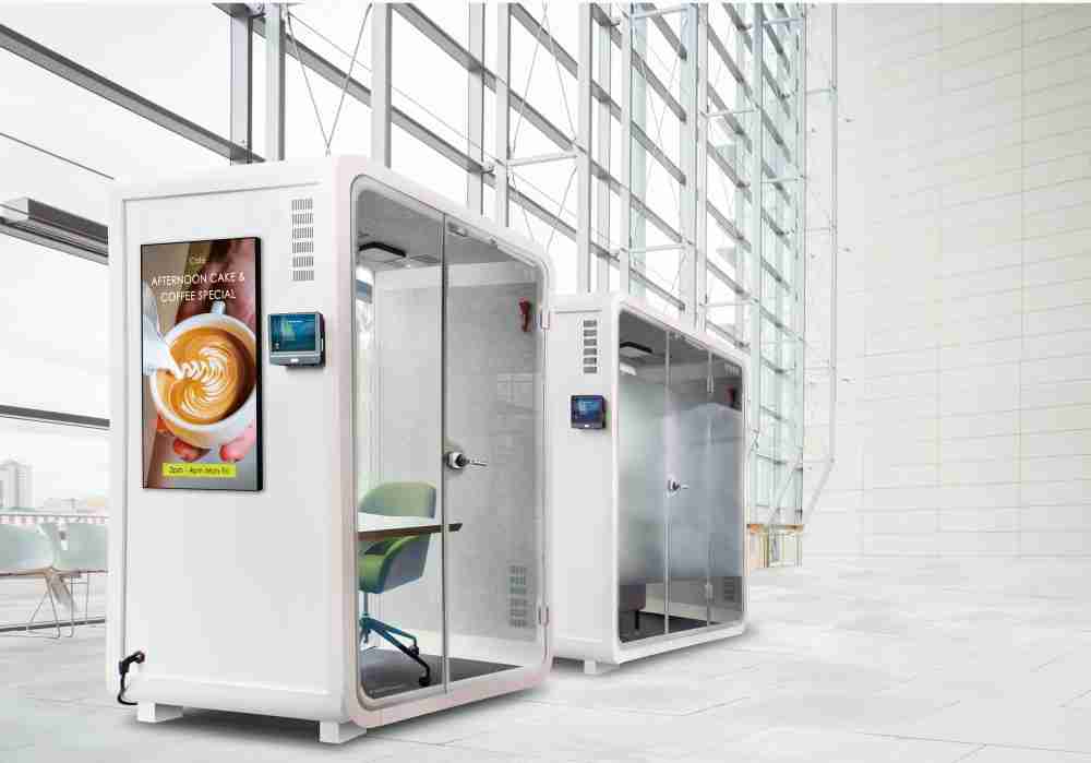 人生就是博子公司达擎之智慧行动办公舱，，，采用PDLC智能调光玻璃设计，，，透过通电与断电的电流切换，，，，呈现透明与雾面效果，，，具节能降耗特性并兼顾隐私，，，确保信息安全